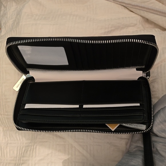 Michael Kors Jet Set Stripe Continental Wallet - Picture 2 of 4